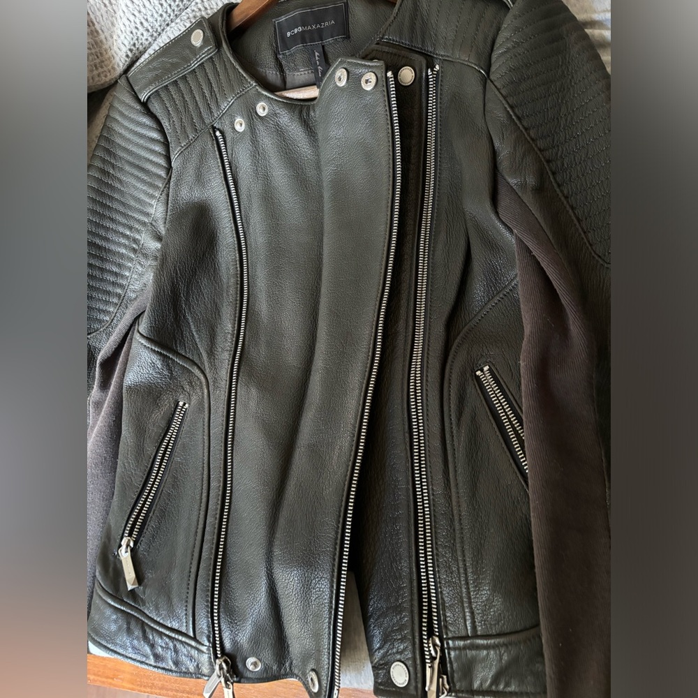 Gorgeous BCBG Maxazria leather jacket in a great condition